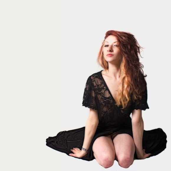 Meet your Posher, Toni-ashley - Picture 2 of 3